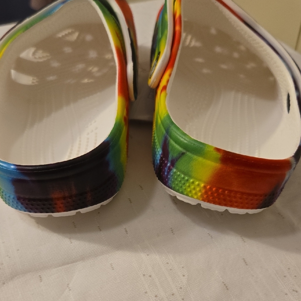 CROCS Red and Blue Sandals Vibrant Design - Picture 3 of 6